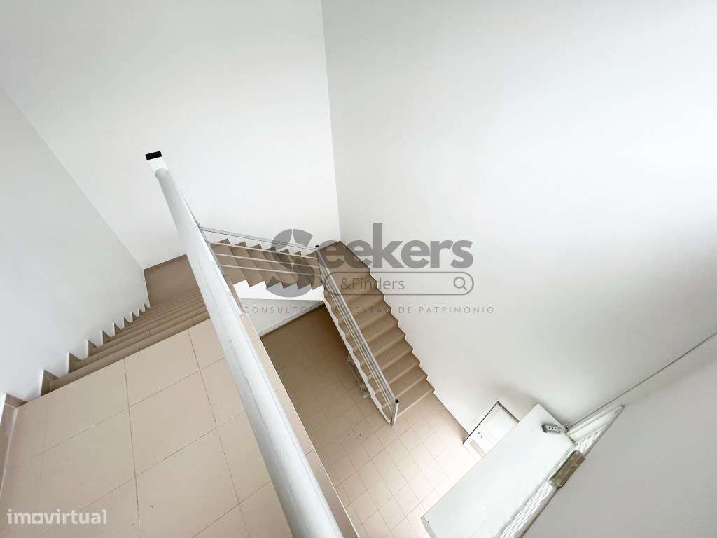 Armazém e escritório na Beloura, Sintra com 260 m2-10