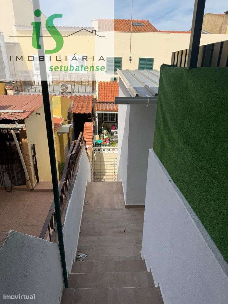 MORADIA T4 TRANSFORMADA EM T3 | TOTALMENTE REMODELADA | CASAL DE FIGUE-24