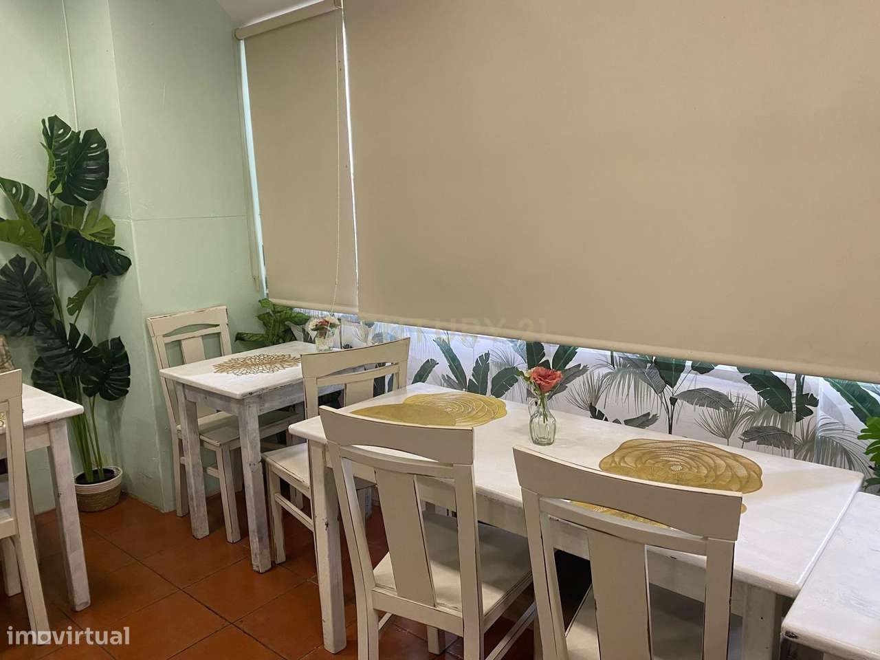 Restaurante em São Domingos de Benfica com faturação ativa e clientela-1