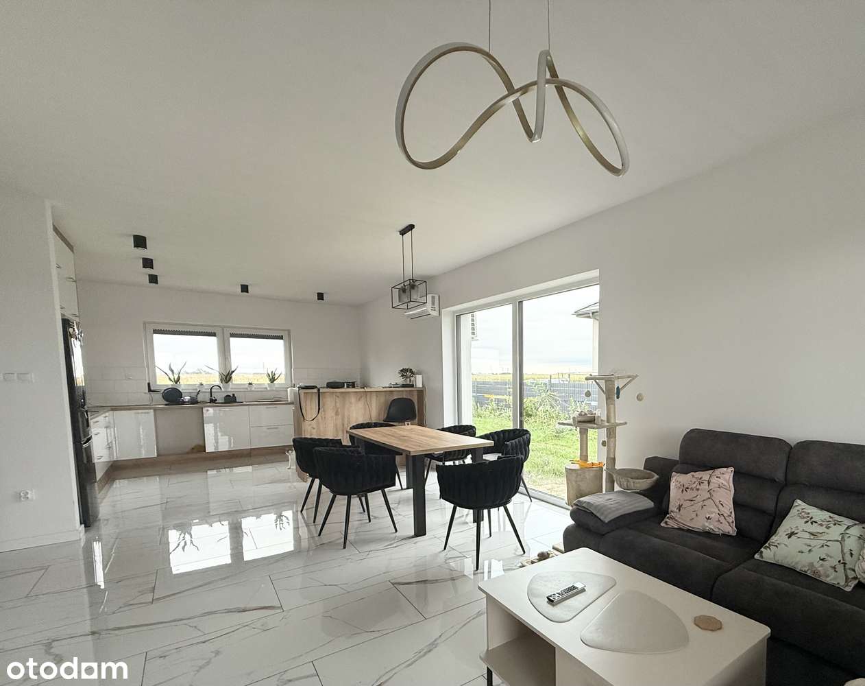 Nowy parterowy dom z lokalem użytkowym-8