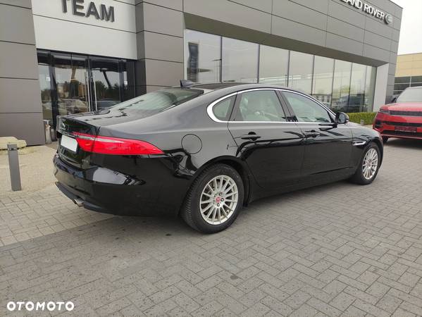 Jaguar XF 2.0 T Prestige - 15