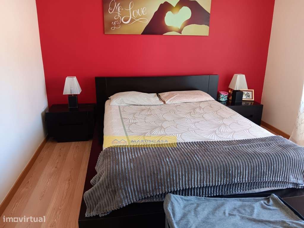 Moradia T4 totalmente remodelada, garagem, sotão e espaço exterior,...-35