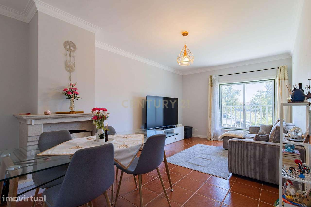 Apartamento T2 Remodelado | Pataias | Garagem e Sótão-0