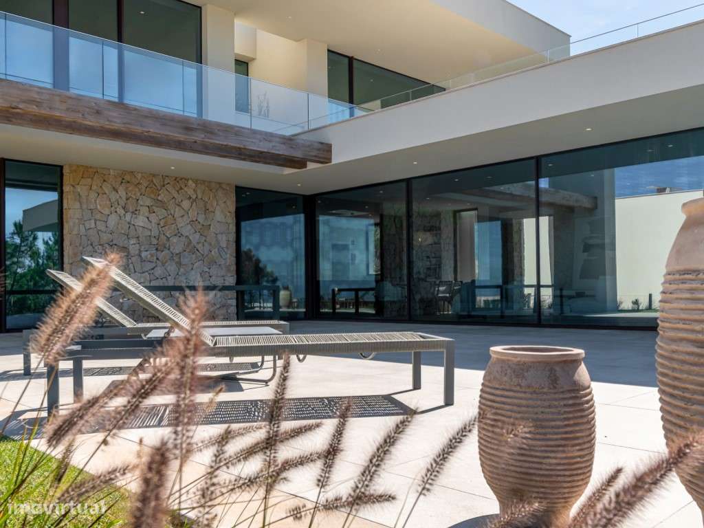 Moradia T4 com Piscina, Jardim e Vista deslumbrante sobre o Mar-5