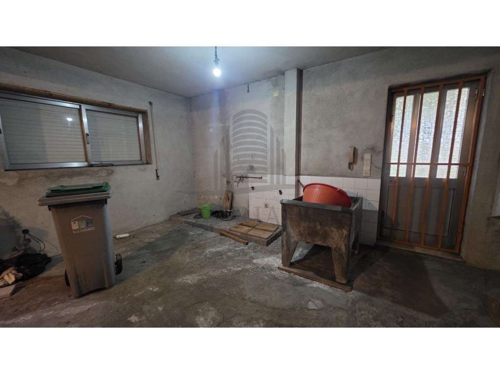 **Moradia de 4 frentes em Arcozelo - Oportunidade Única! **-23