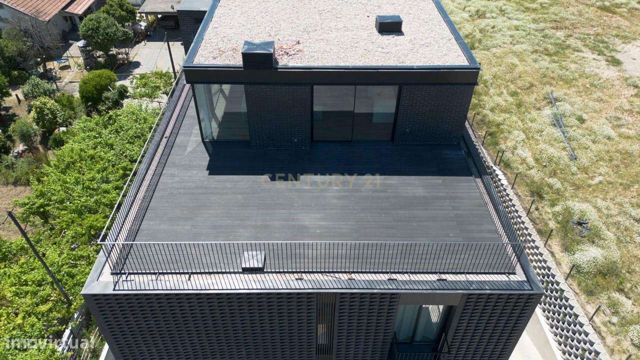 Apartamento T3 Novo com Rooftop de 75m² e Vistas Panorâmicas – Fânzere-35