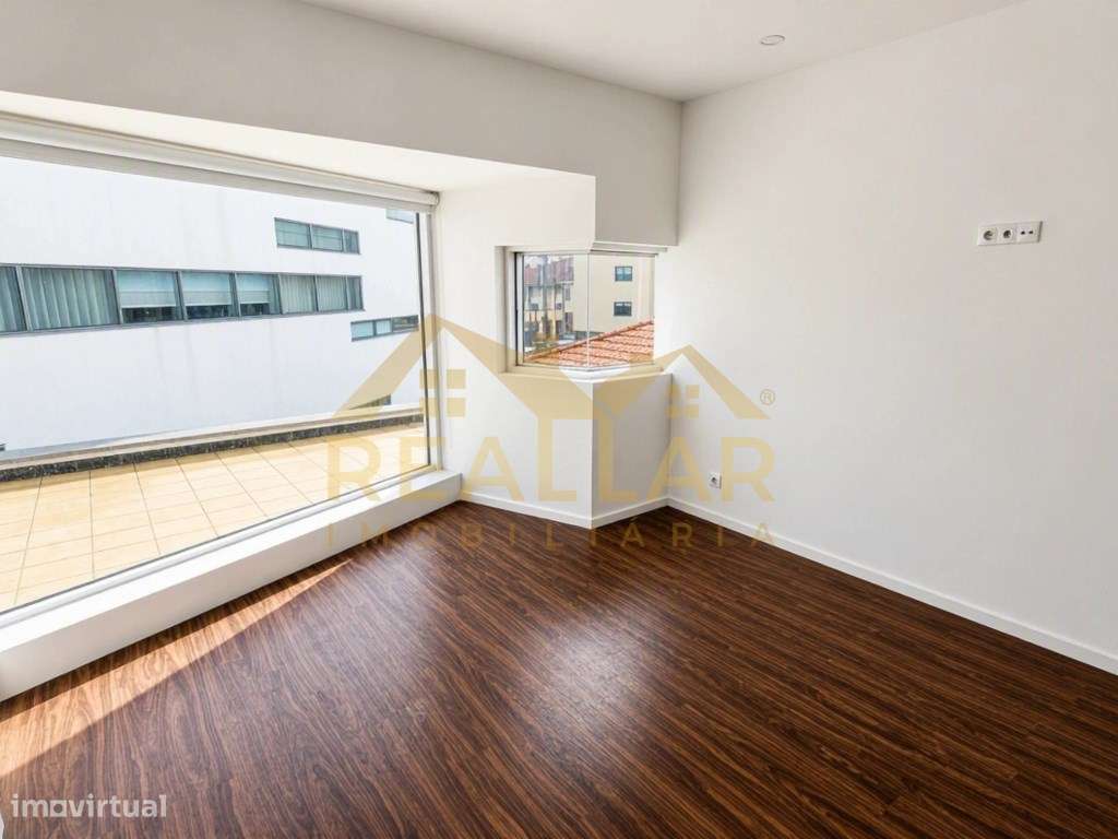 Apartamento T3 Renovado em Lordelo do Ouro - Porto-17