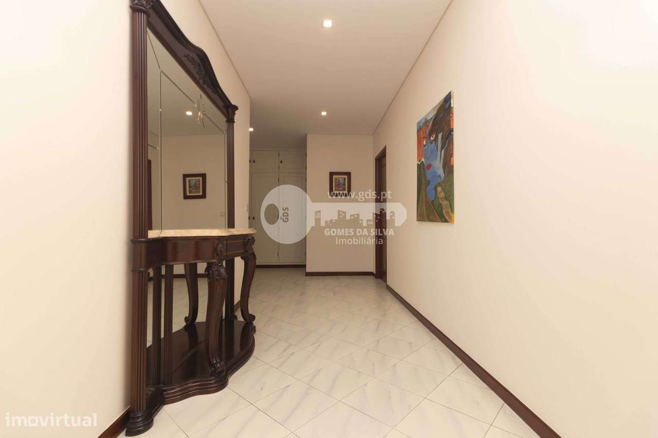 Apartamento T3 c/ lugar de garagem - Edifício do Galo-12
