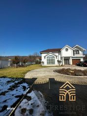 Casa lux cu 4 camere de inchiriat in zona Podgoria-Oradea - Imagine principală: 2/19