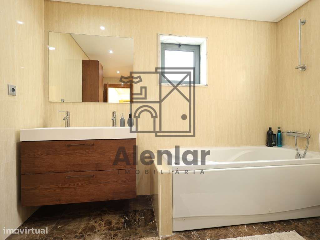 T2 no Carregado - Condominio Fechado-20
