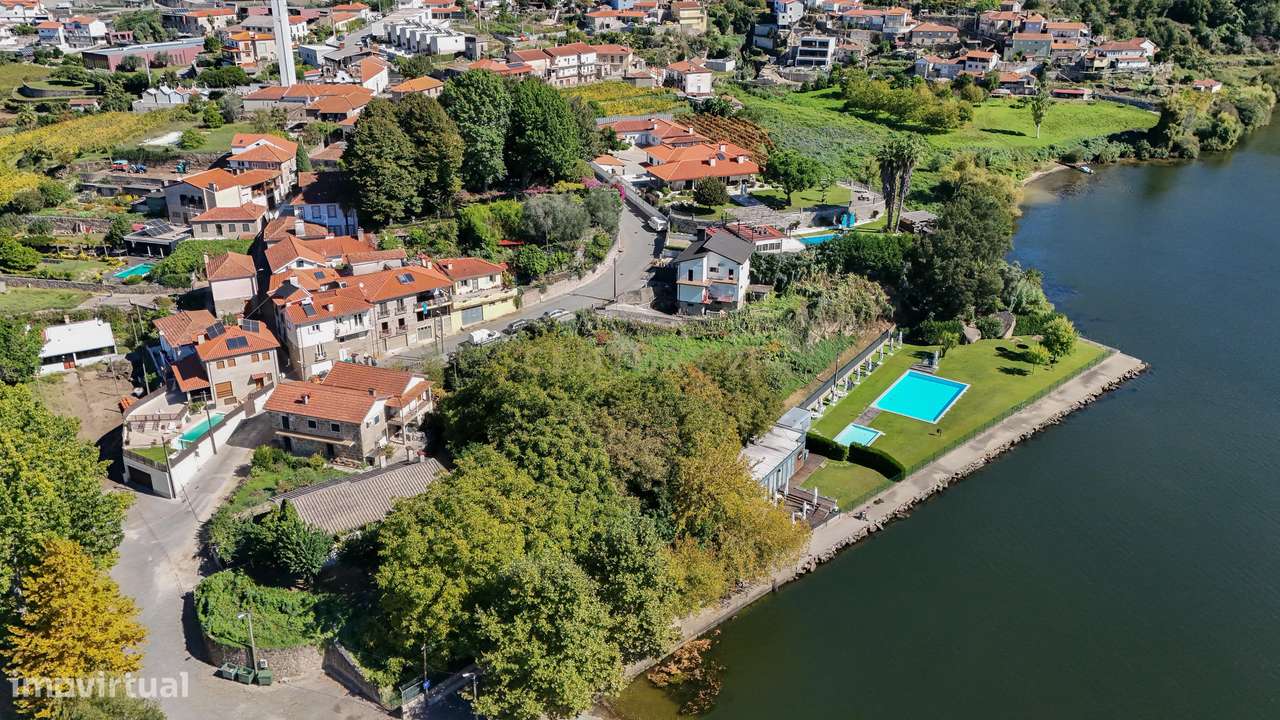 Moradia Térrea V3 na primeira linha dos Rios Douro e Tâmega com amplo-3