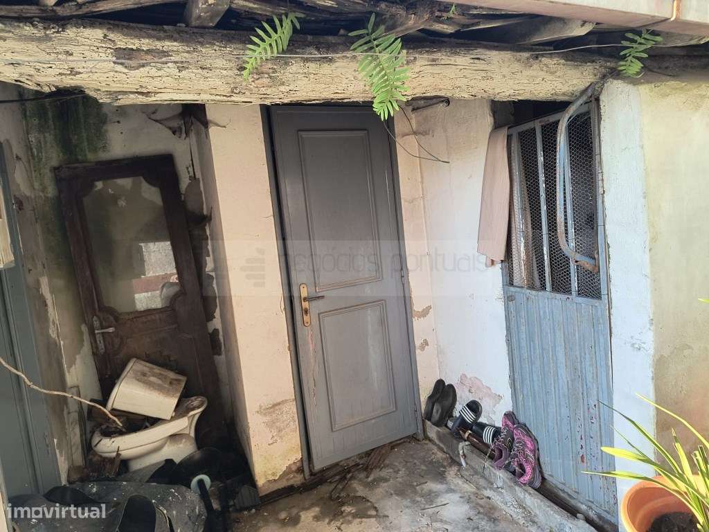 Terreno com casa para restaurar-9