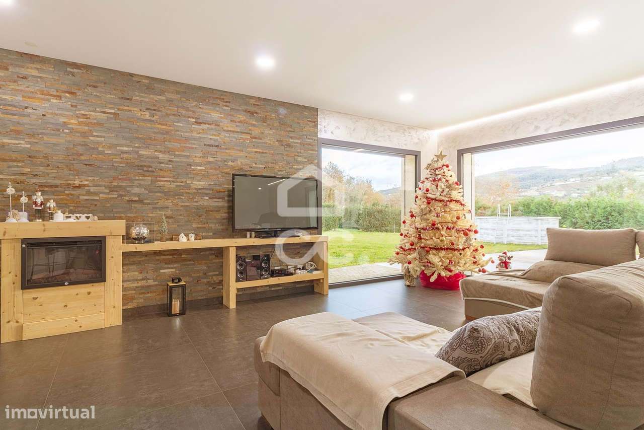 Moradia Térrea de Luxo com Cave | Conforto, Eficiência e Espaço Exteri-22