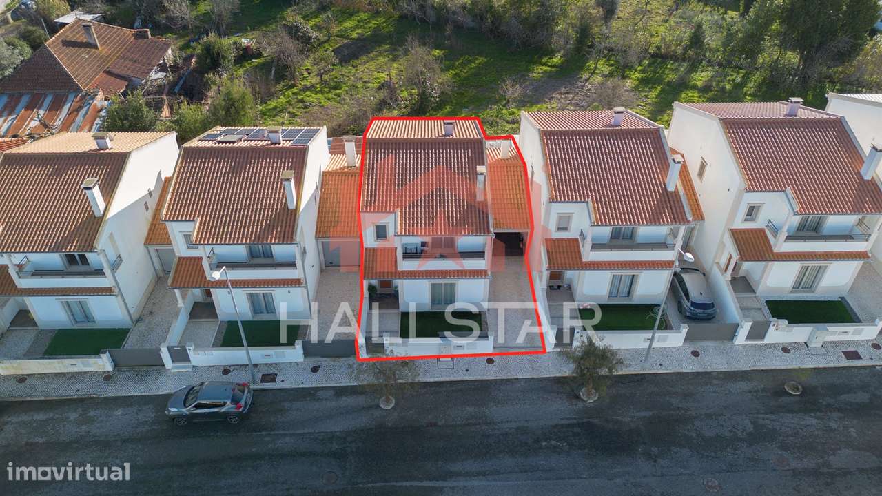 Moradia T4 / Jardim e Garagem / Cela-44