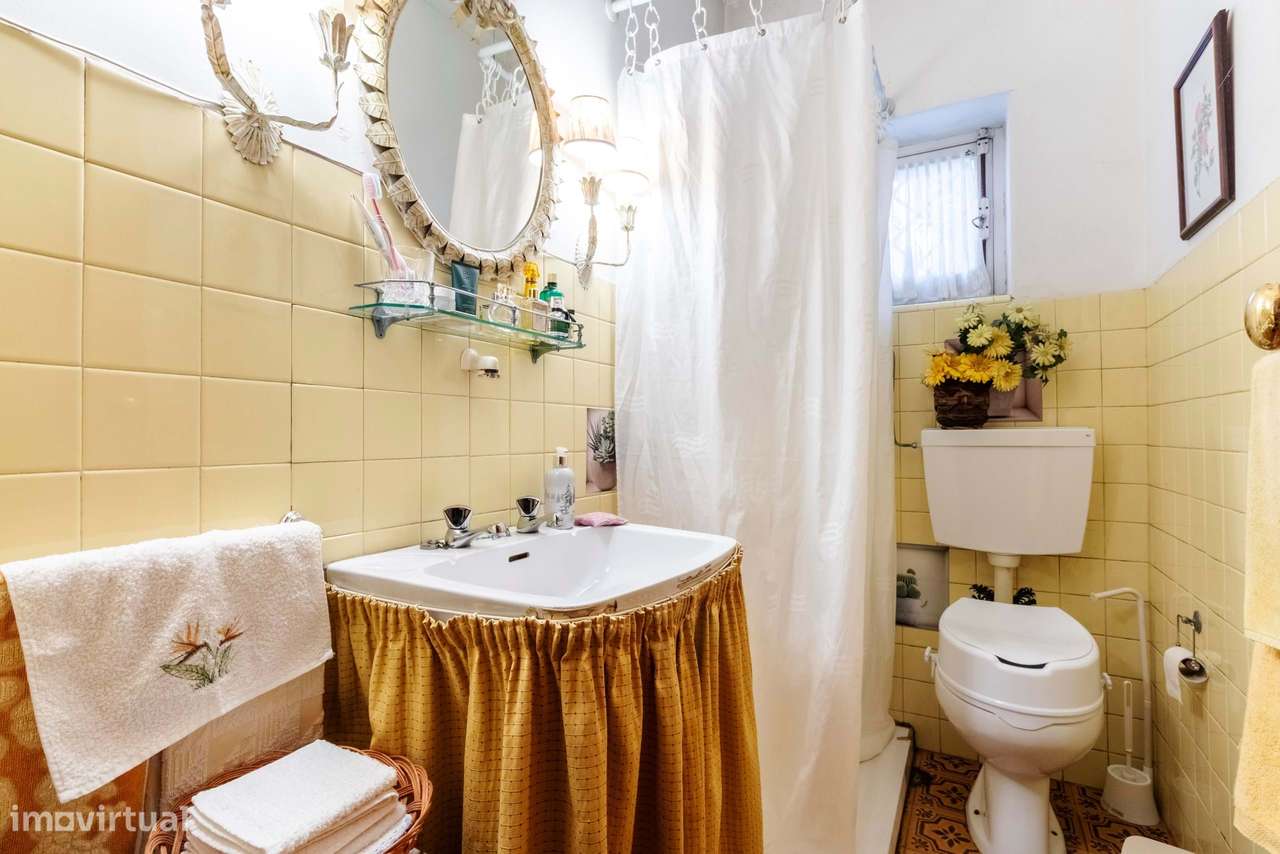 Moradia T6 c/ Terreno de 1600m2 c/ Piscina, Garagem e Anexos em Colare-53