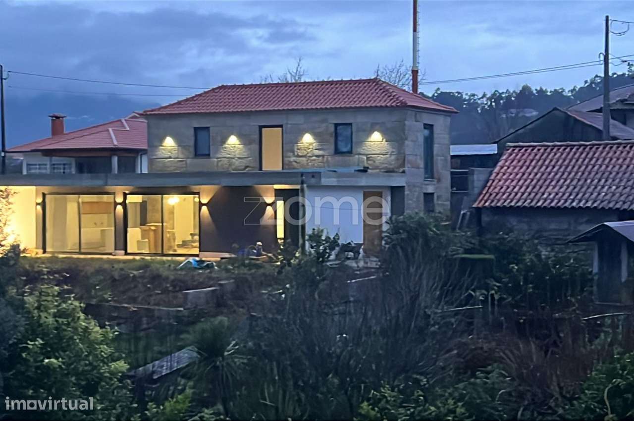 Moradia T3 com boas àreas na Ribeira (nova) - Grande imagem: 2/22