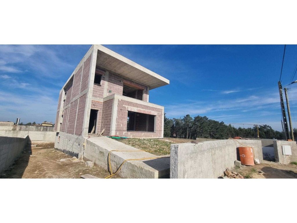 Moradias T/4 em construção, próximo da cidade de Leiria e...