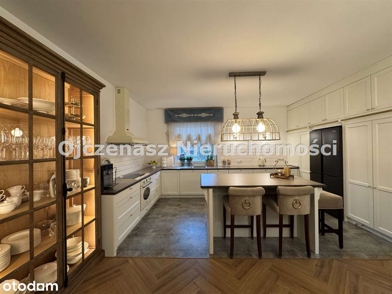 Luksusowy dom w Niemczu w klasycznym stylu-5