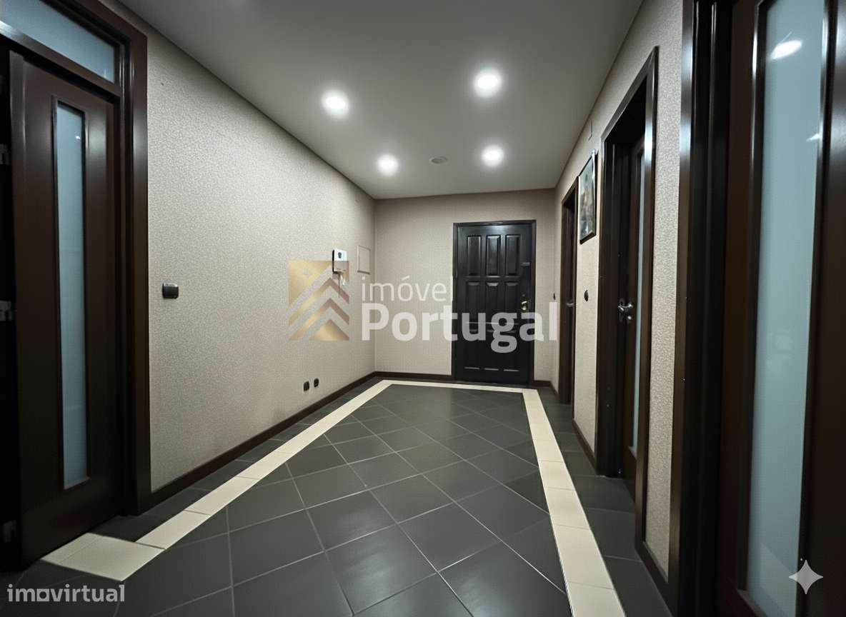 Amplo Ap. T4 Equipado, Prédio com Garagem Box e 2 Elevadores-6