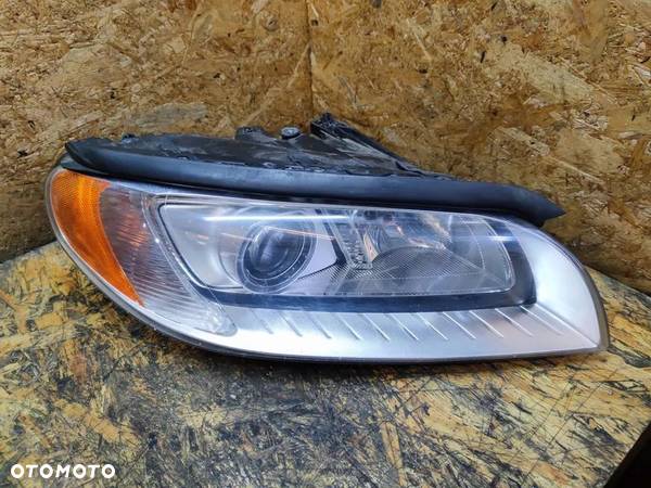 VOLVO V70 S80 XC70 LAMPA PRAWY PRZÓD XENON EUROPA - 1