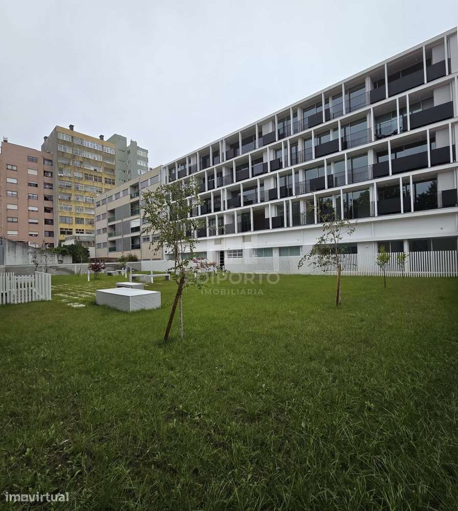 T2 Novo com terraço Pronto a Habitar, arrumos  e 2 Lugares de Garagem-21
