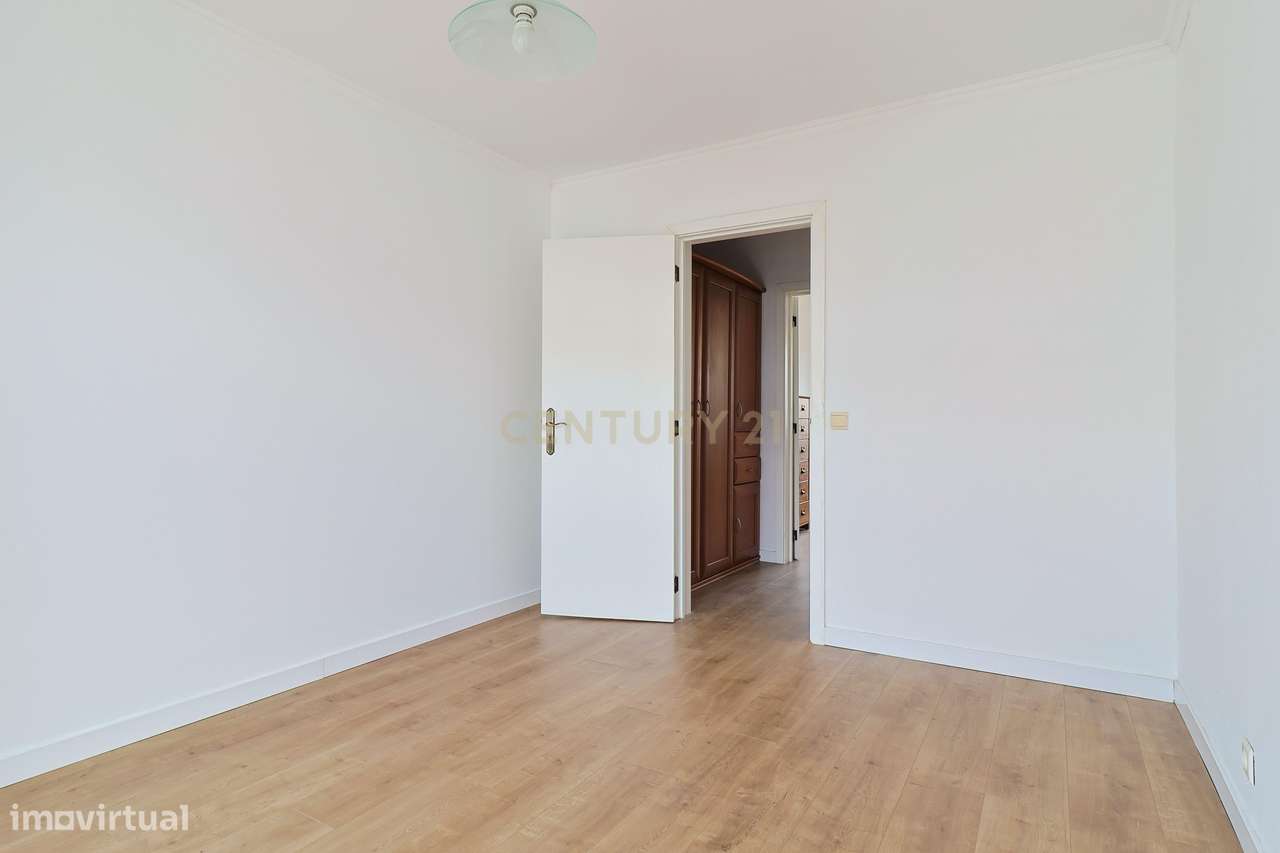 Moradia T2+1 com sótão, garagem, jardim e logradouro – Ponta Delgada-28