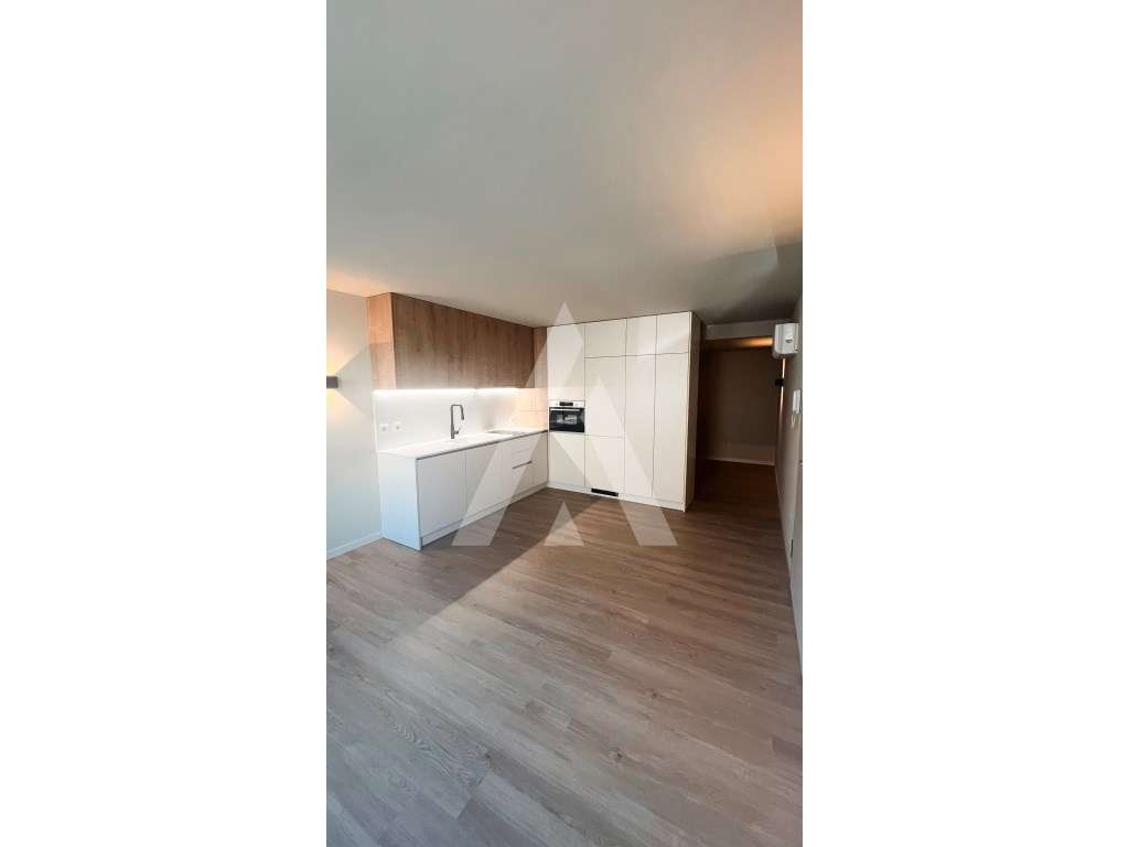 Apartamento T0 com localização exclusiva - Grande imagem: 2/16