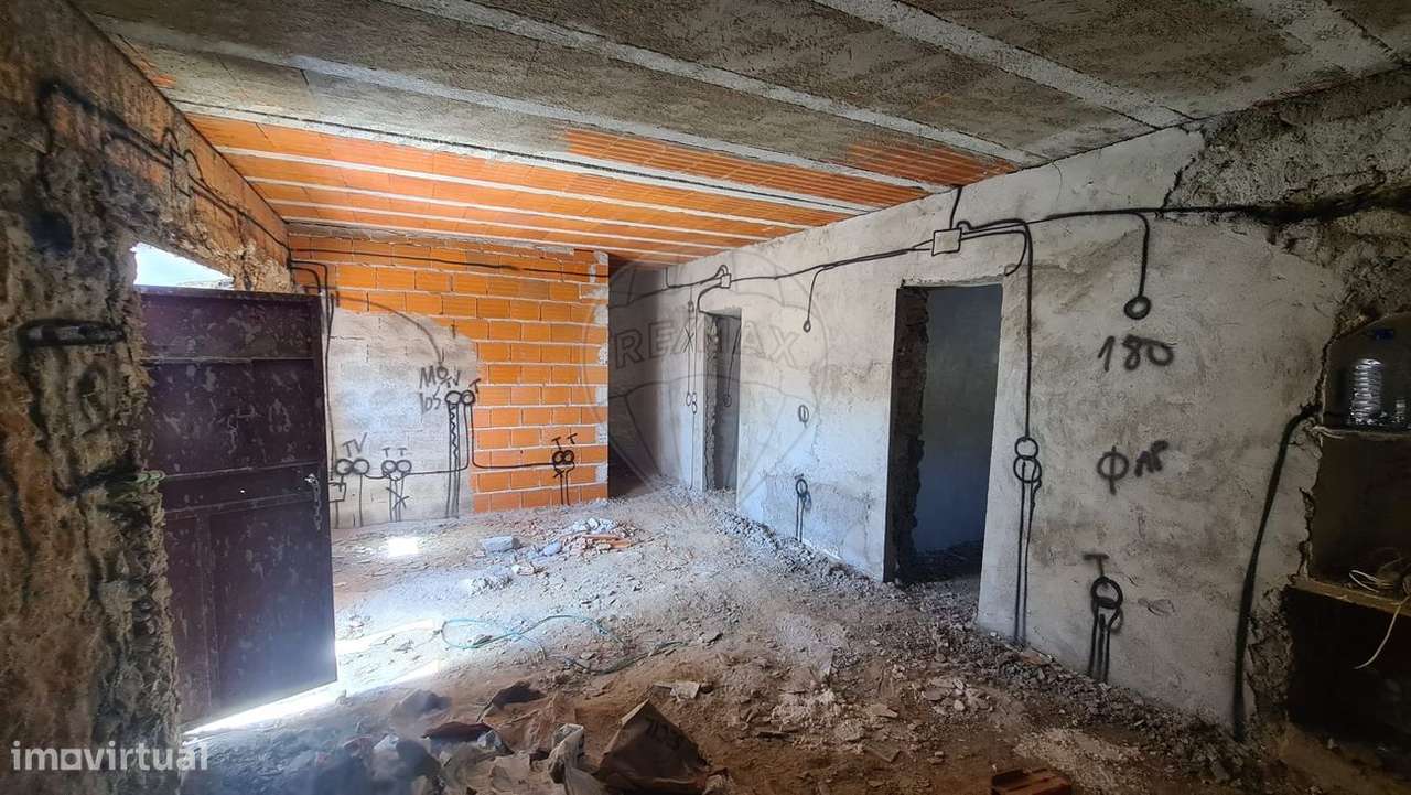 Moradia T2 para venda - Grande imagem: 2/17