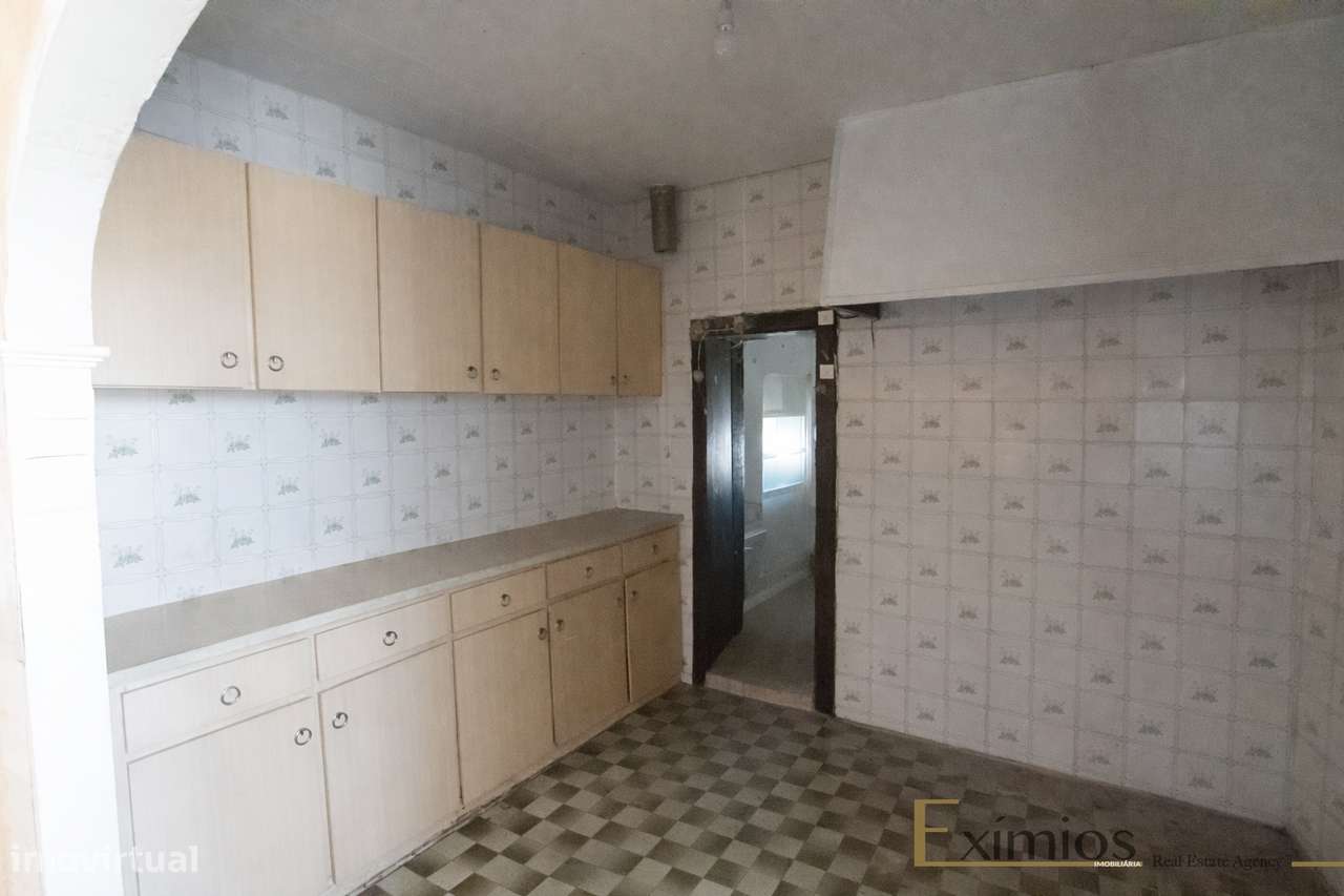 Moradia Centenária, para restauro, próxima ao Metro de Santa Clara - Grande imagem: 5/24