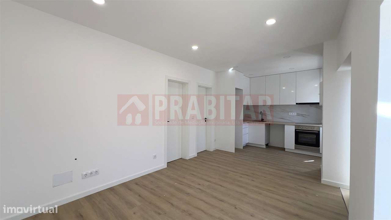 T2 RENOVADO COM LOGRADOURO EXCLUSIVO | CASAlS | COIMBRA-2