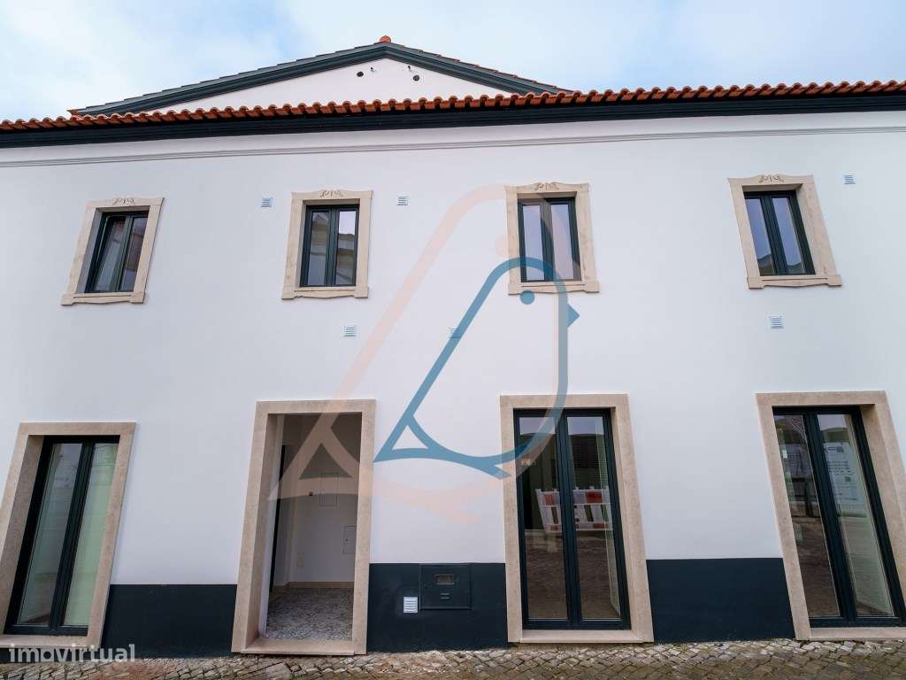 Moradia V2 Geminada no Centro da Cidade de Ourém - Grande imagem: 4/35