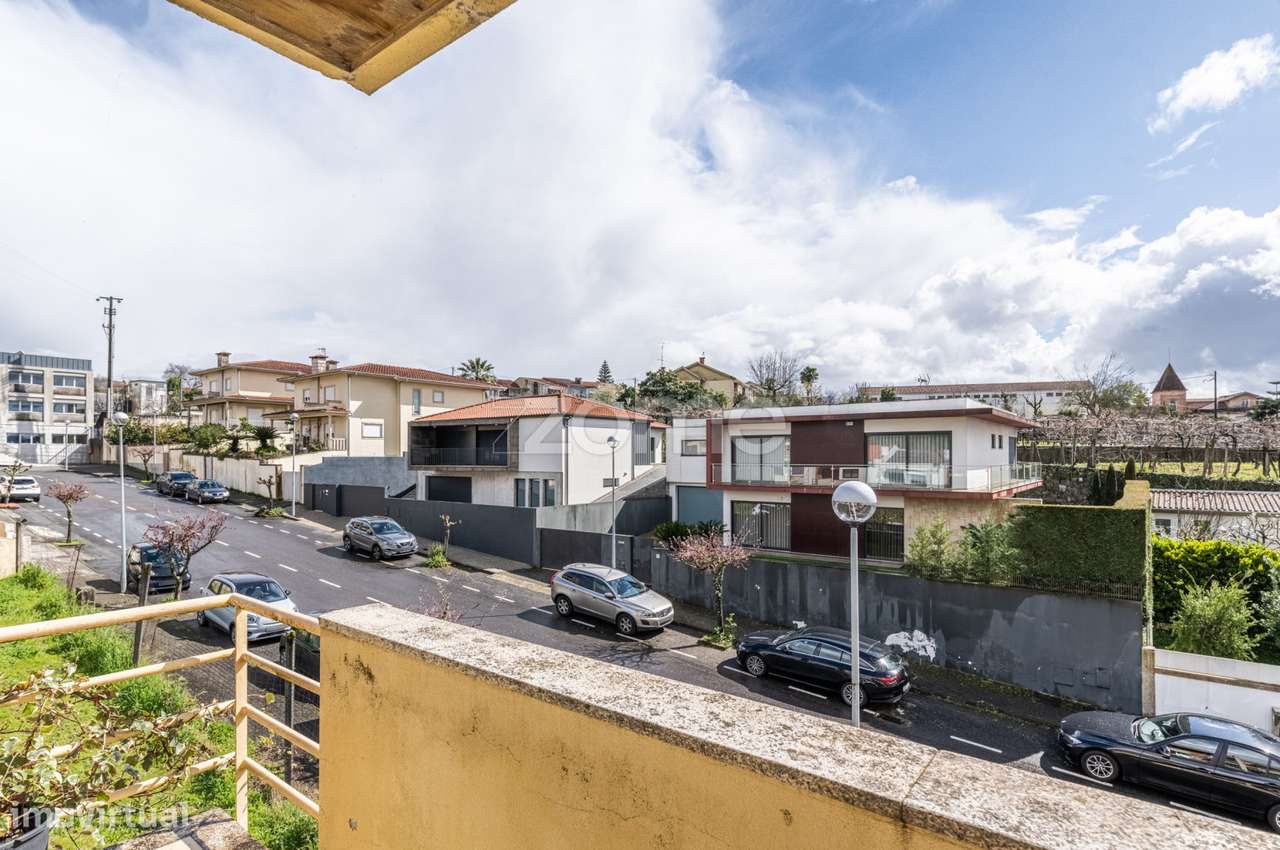 Moradia T4 com Suíte em Dume-23