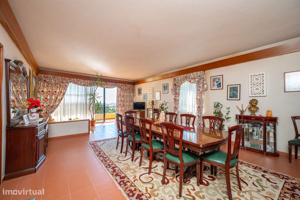 Moradia 10 assoalhadas com vista deslumbrante de Mar e de Serra.-0