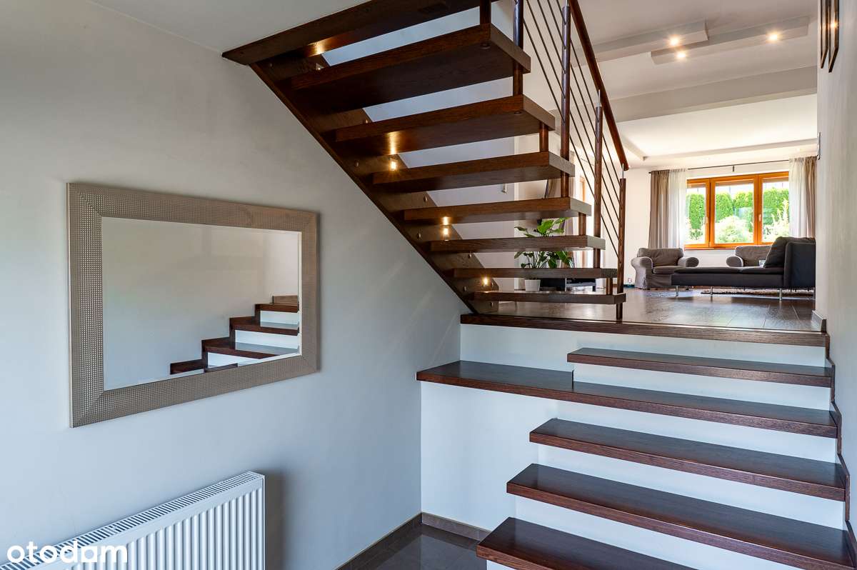 Przytulny dom wolnostojący w Wieliczce działka 10 ar-10