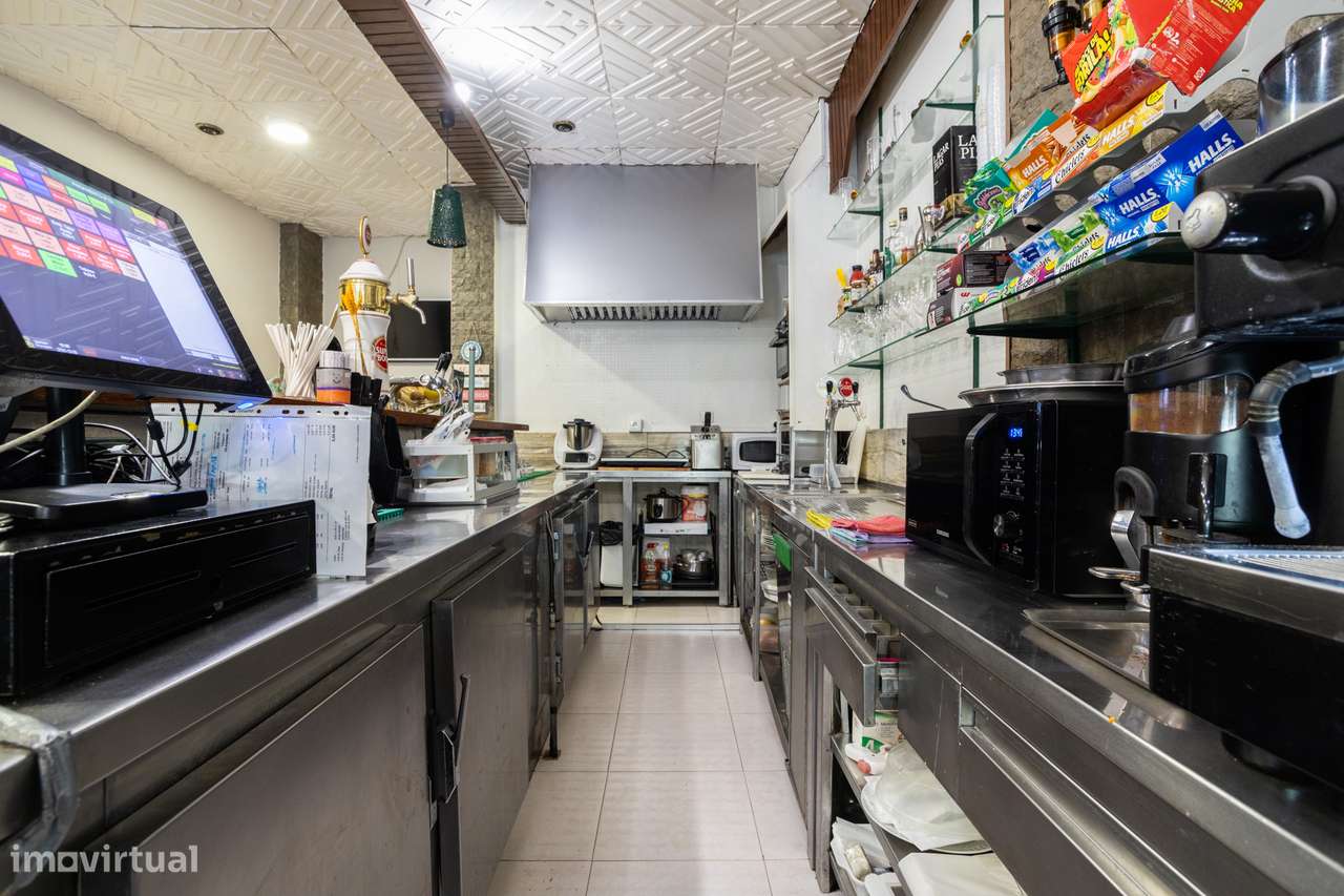 Investimento Garantido: Café/ Pastelaria em Plena Atividade em Paço de-6