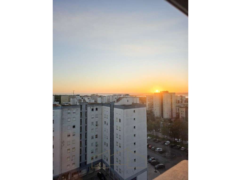 Apartamento T3 no Laranjeiro-23