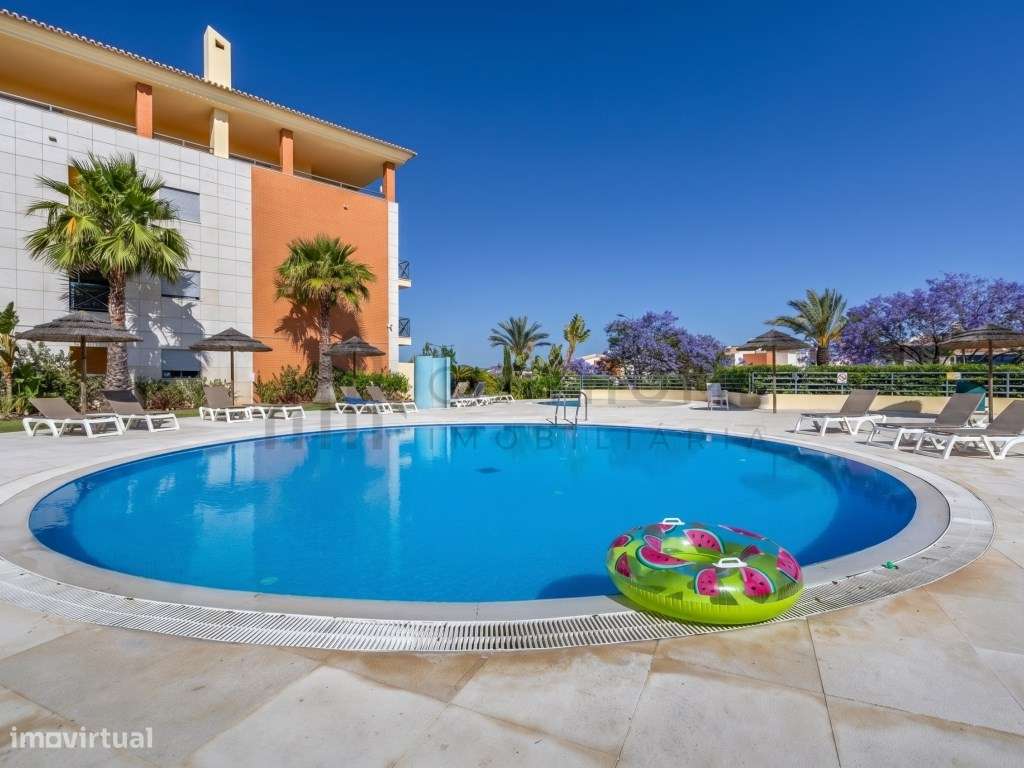 Apartamento T1+1 com piscina, elevador e 2 lugares de estacionament...-0