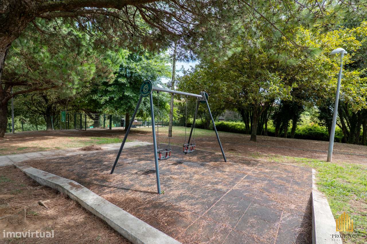 T2 Com Varanda Panorâmica em Urbanização Requintada, ao Aeroporto.-34