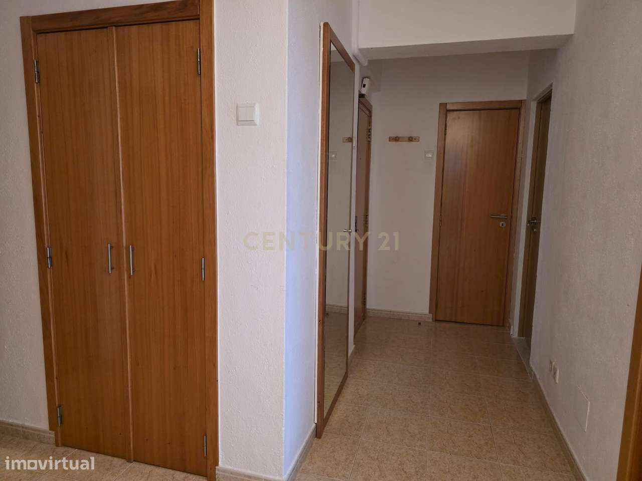 Apartamento T3 em Monte Abraão com bons acessos e proximidade a Lisboa-12