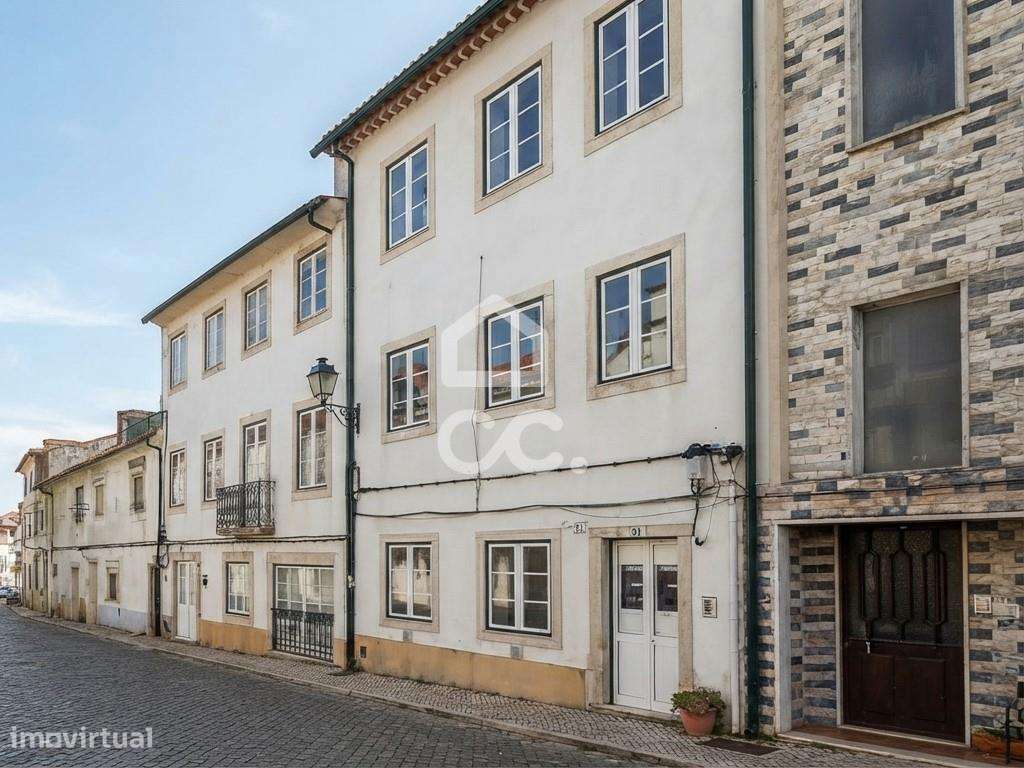 Prédio para investimento em Torres Novas com 3 apartamentos T0 e T1 em-33