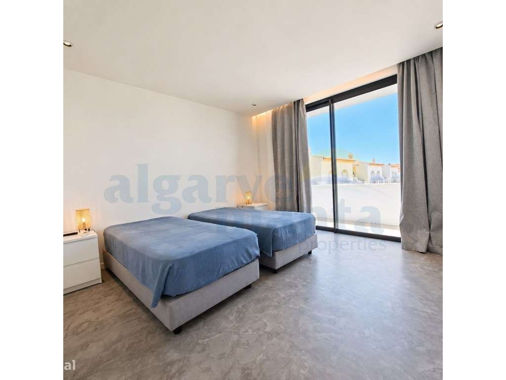 Moradia T3 Geminada com Piscina Privada em Manta Rota-13