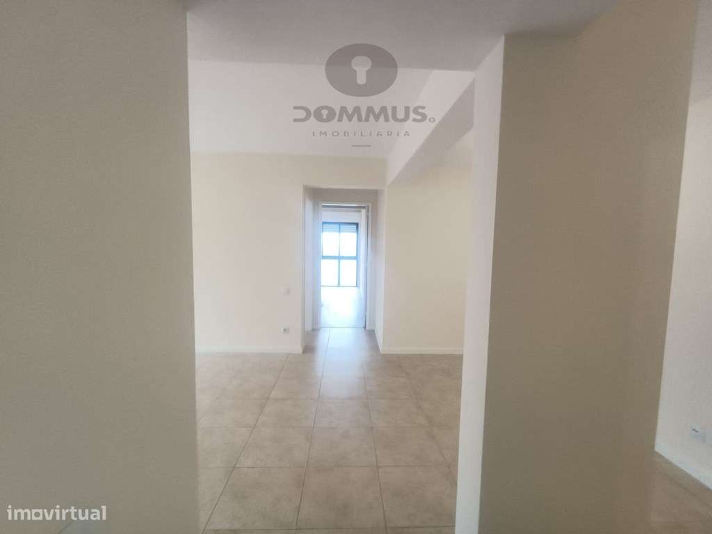 Apartamento T2 C/ algumas melhorias na Tapada das Merces-10
