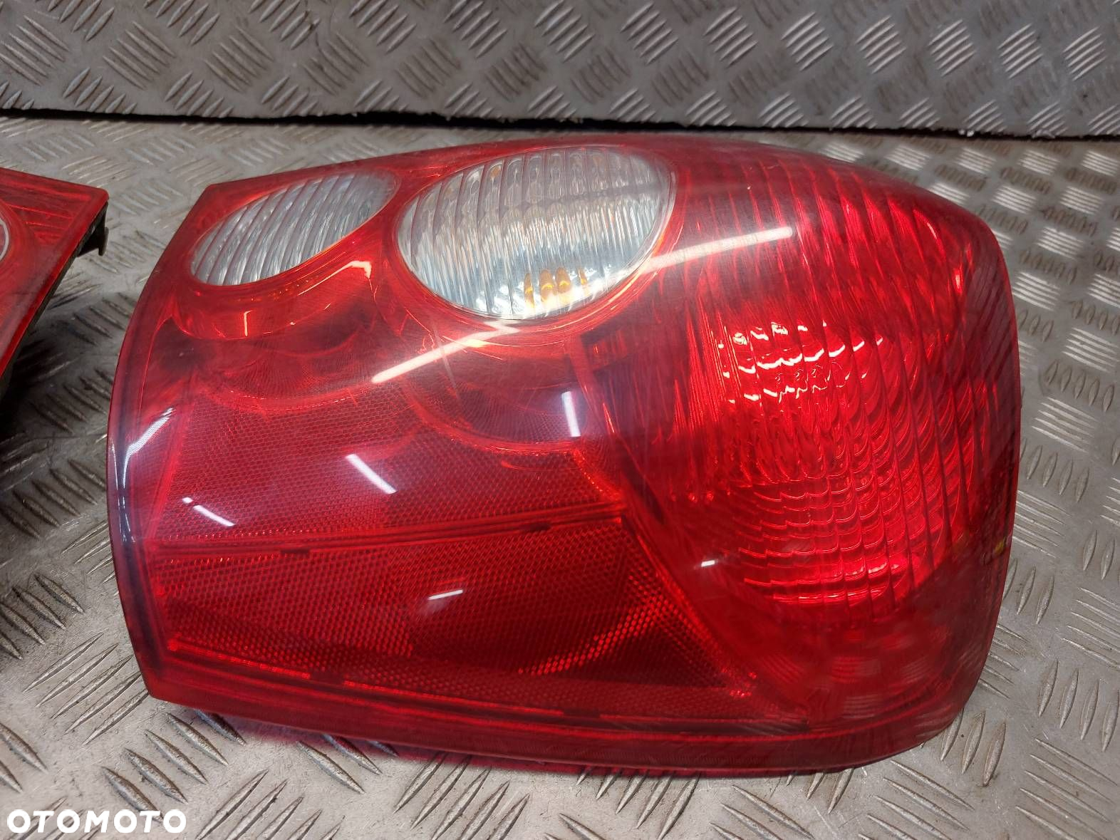 LAMPA LEWY TYŁ + PRAWY TYŁ MAZDA 323F BJ - 4