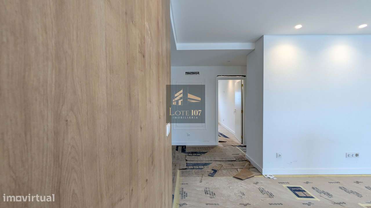 Apartamento T2 Novo em Val Flores-11