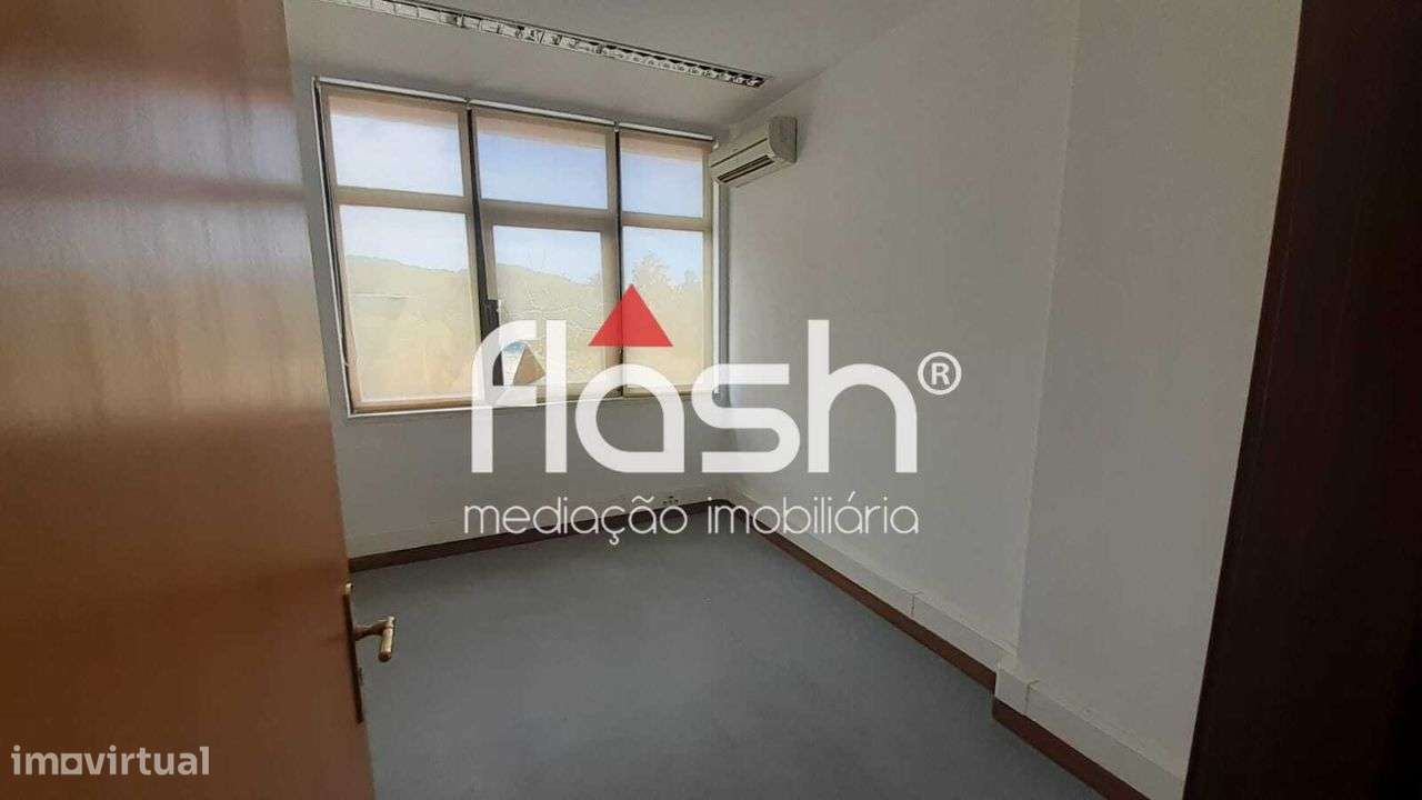 Venda de Espaço de loja/escritórios no Restelo-43