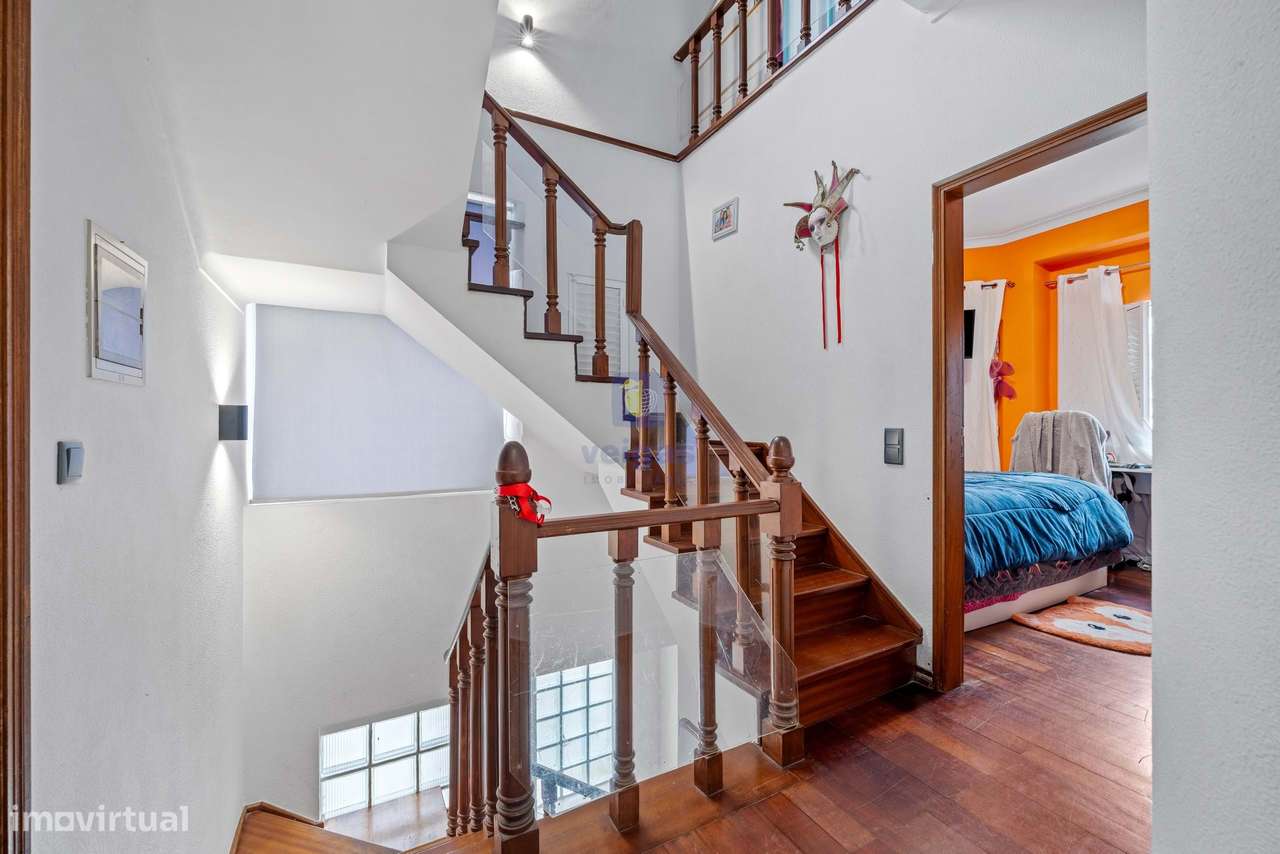 Prédio em Propriedade Total com Terraço, Garagens  no Montijo-6