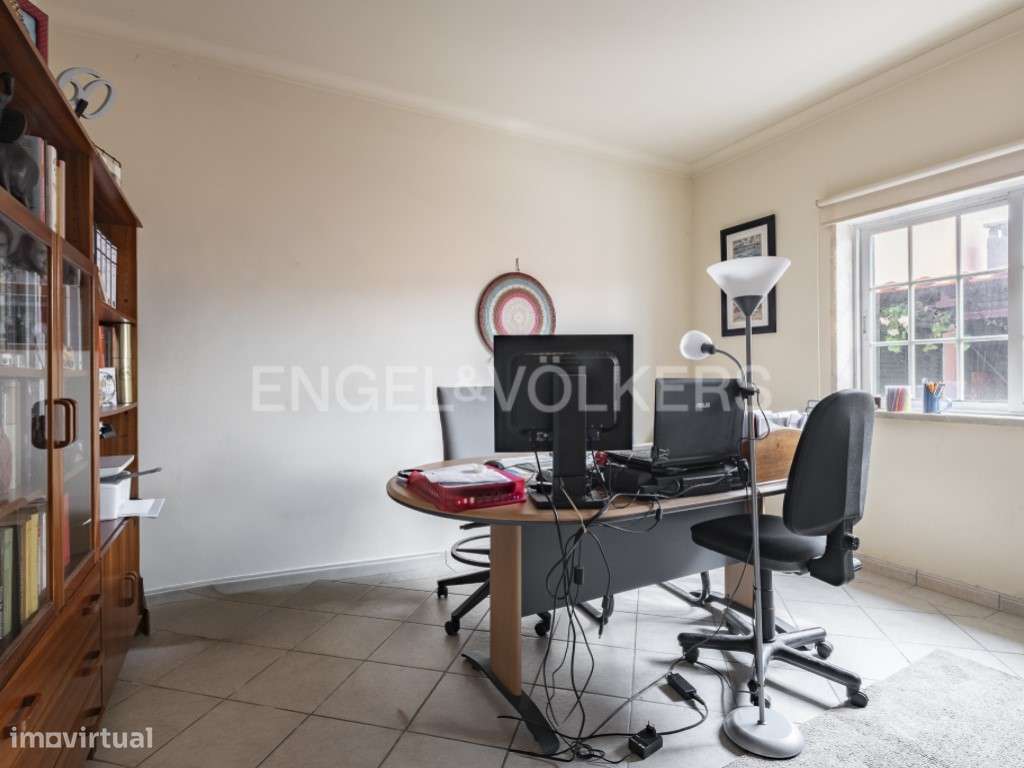 Moradia T5 com piscina em Sobreda de Caparica-28