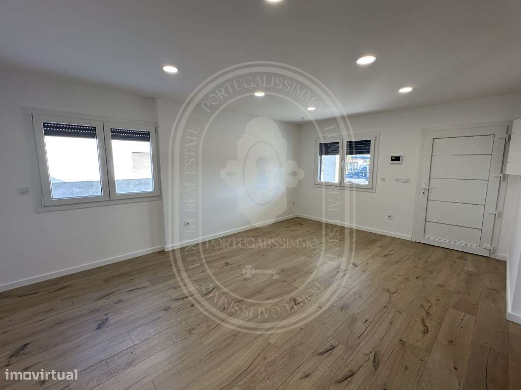 Elegante Moradia Contemporânea T4 - Conforto, Luz e Eficiência Ener... - Grande imagem: 4/47