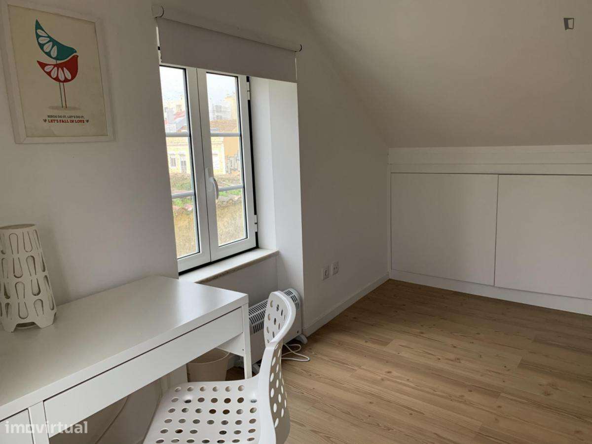 Quarto - localizado em Setubal - Grande imagem: 3/10
