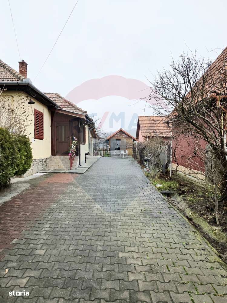 Casa cu 5 camere de vanzare in centrul orasului Talmaciu-0